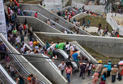 Las escaleras eléctricas de la Comuna 13 de Medellín