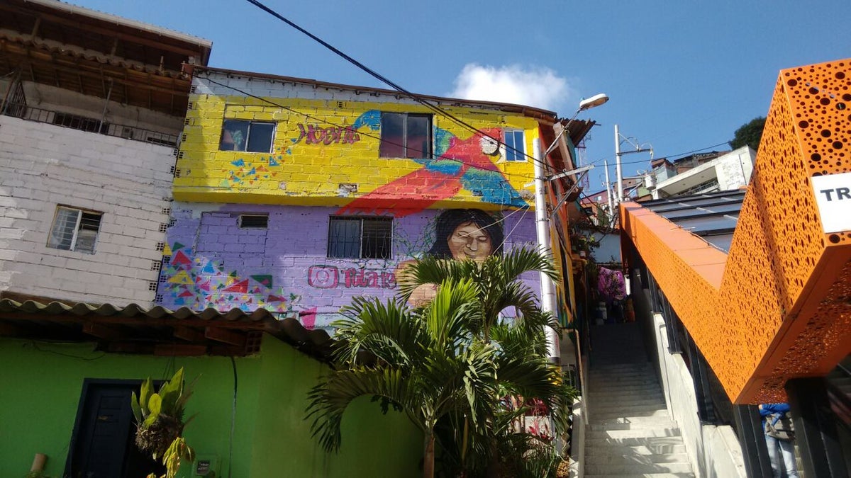 El Graffitour que muestra la otra cara de la Comuna 13 de Medellín.