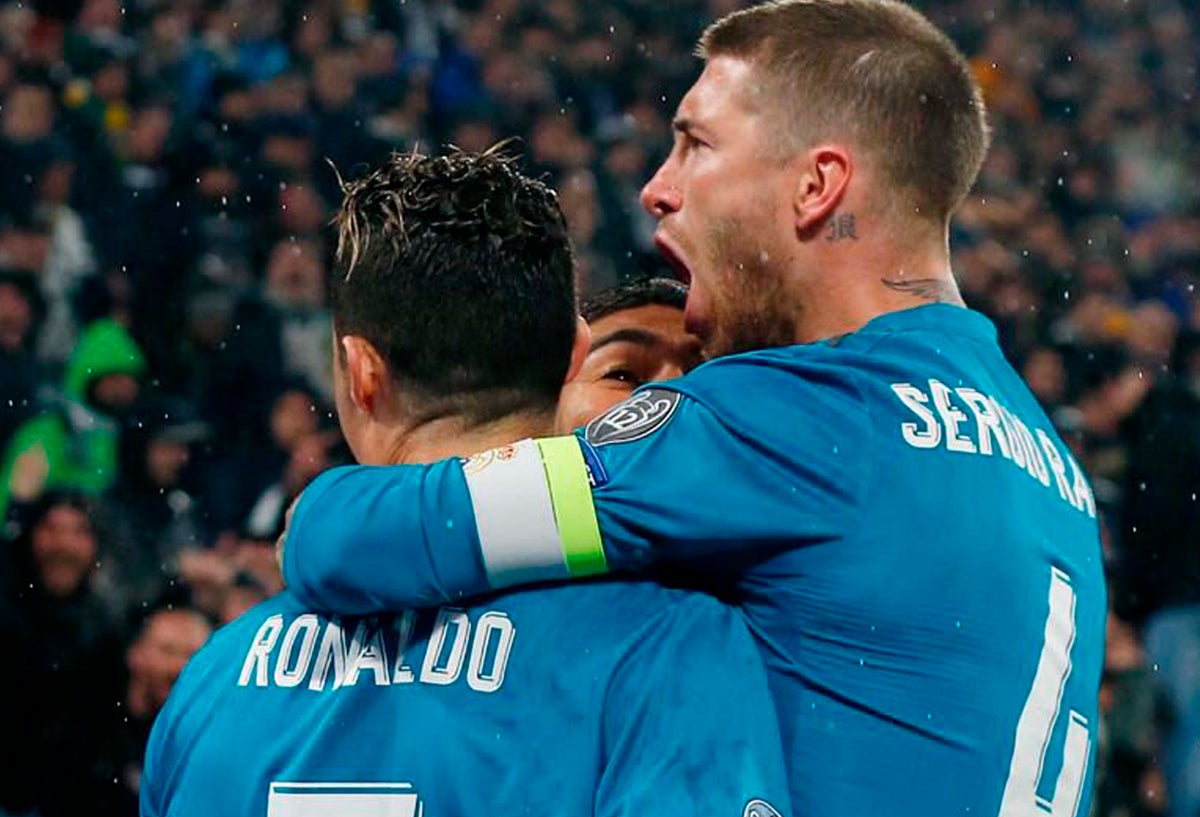 Sergio Ramos abrazando a Cristiano Ronaldo