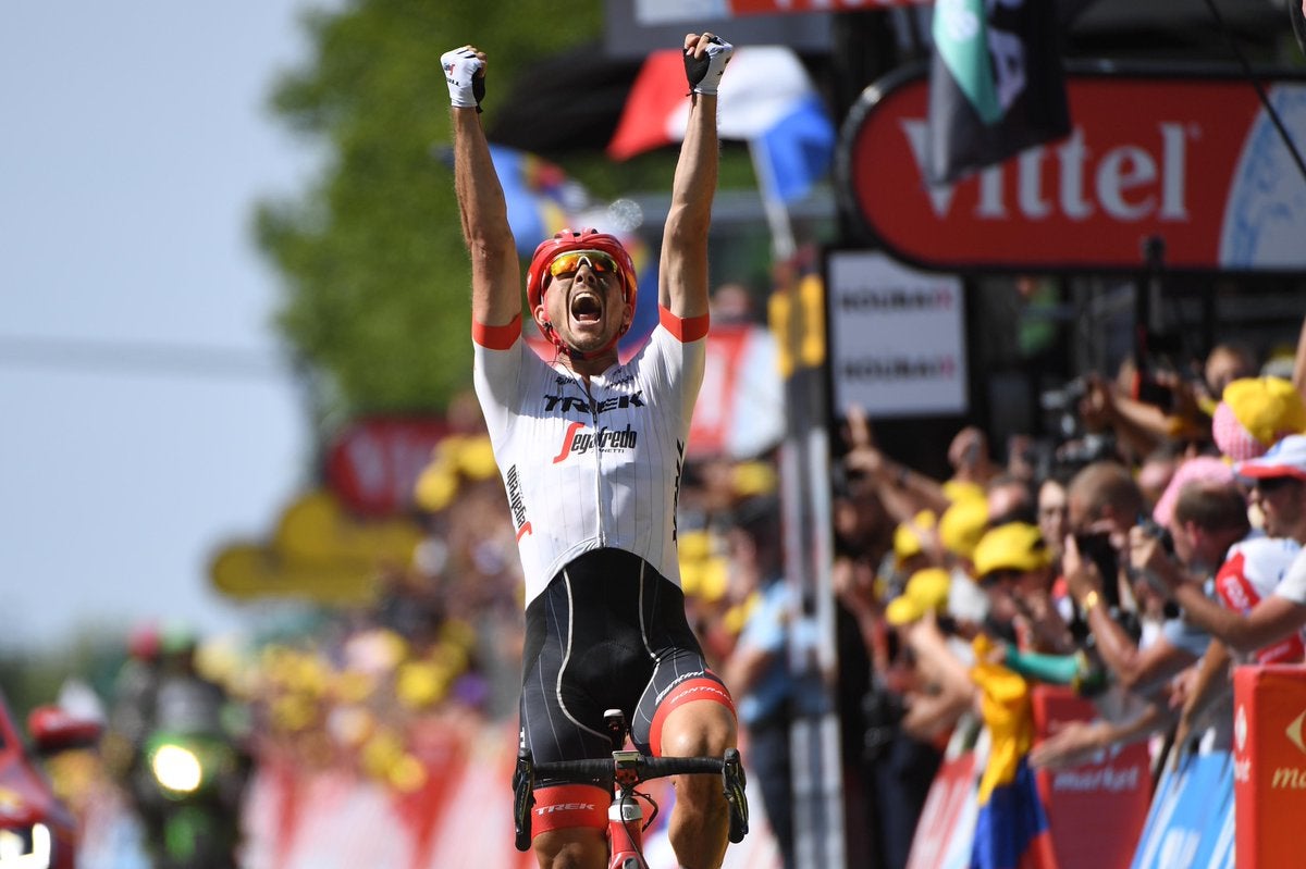 John Degenkolb celebra tras ganar la novena etapa del Tour 2018