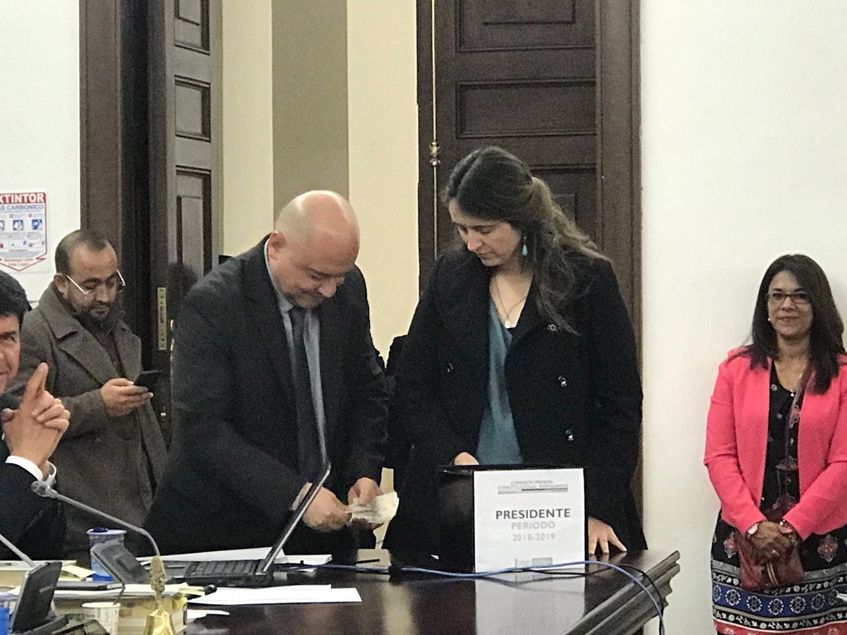 Senadores Paloma Valencia, del uribismo, y Carlos Antonio Lozada, de Farc