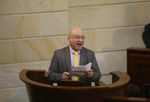 Carlos Antonio Lozada se posesionó como congresista tras dejar las armas