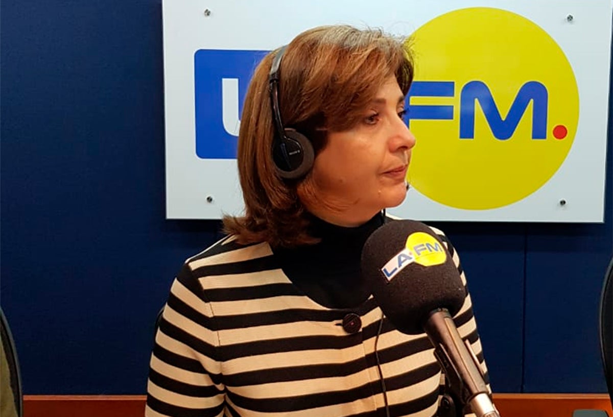 María Ángela Holguín, canciller colombiana, en la mesa de trabajo de LA FM, en Bogotá