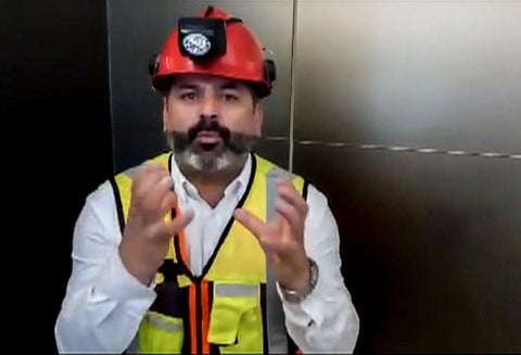 Mario Sepúlveda, uno de los 33 mineros chilenos rescatados en 2010, durante su paso por México