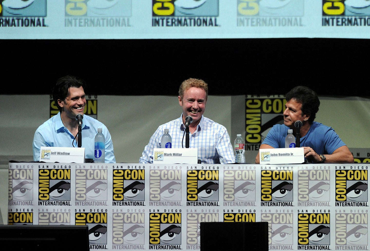 Mark Millar (centro) en Comic Con