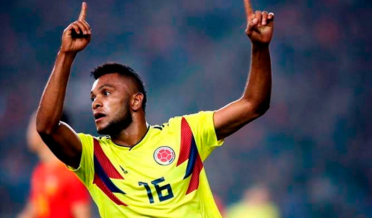 Miguel Ángel Borja celebrando un gol con Colombia