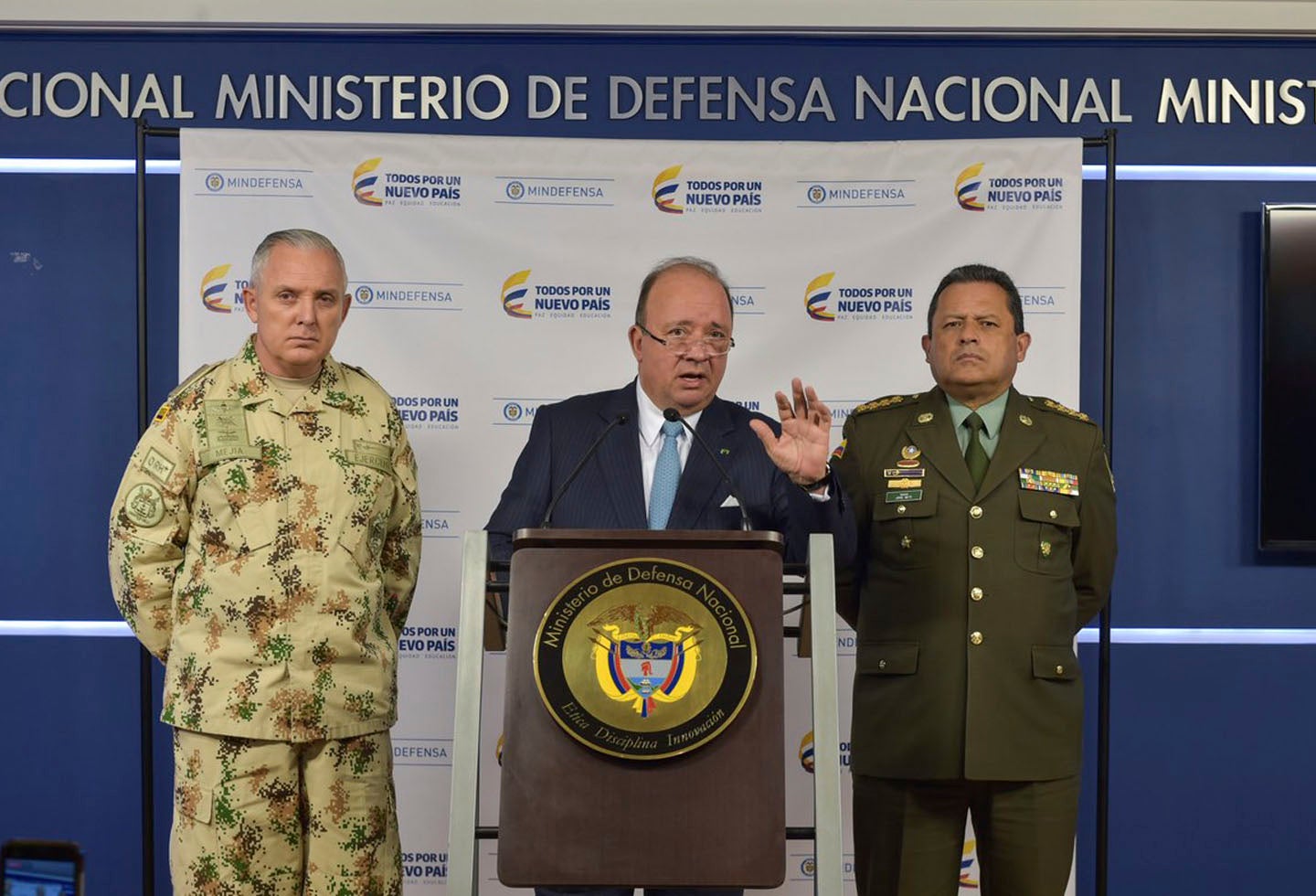 El ministro Luis Carlos Villegas en rueda de prensa