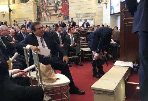 Antanas Mockus, en su insólita protesta al Congreso