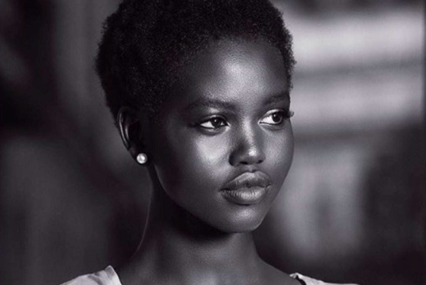 Chanel escoge a la modelo refugiada Adut Akech para su nueva campaña
