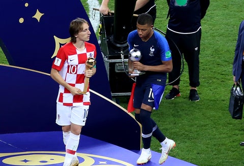 Modric y Mbappé, Balón de Oro y mejor jugador joven en Rusia 2018, respectivamente