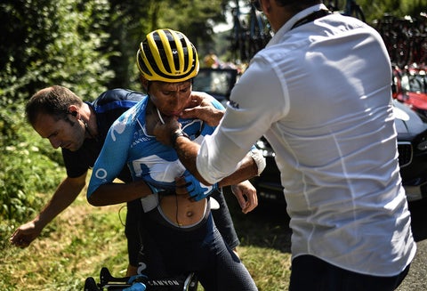 Nairo Quintana tras sufrir caída en la etapa 18 del Tour de Francia