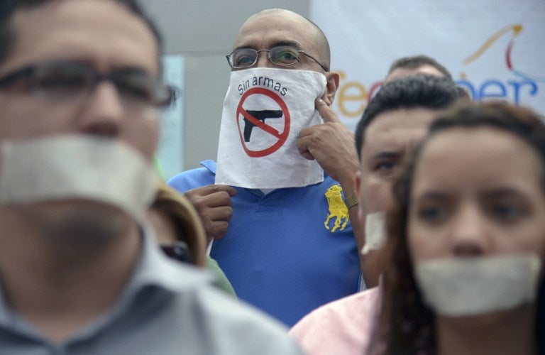 Periodistas protestan por ataques a la libertad de expresión