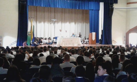 Misa en el colegio San Ignacio por el asesinato de un docente.