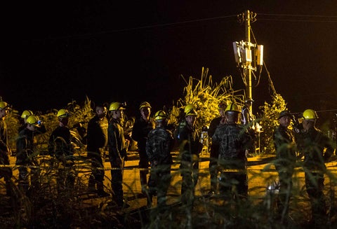 Rescatistas de niños en cueva de Tailandia