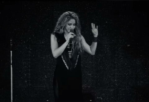 Shakira durante su gira por Europa del Dorado Tour
