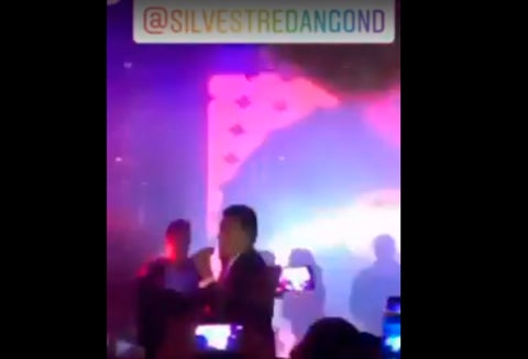 Se difundieron videos de la fiesta a la que fueron reconocidos artistas
