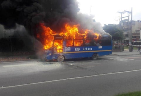 Buses del SITP quemados en Bogotá