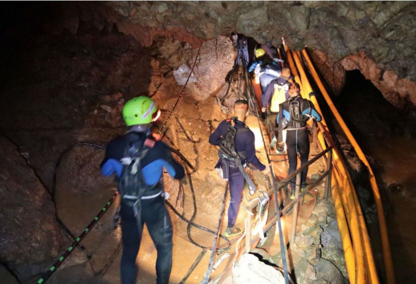 La operación de rescate logró salvar a los niños atrapados en la cueva