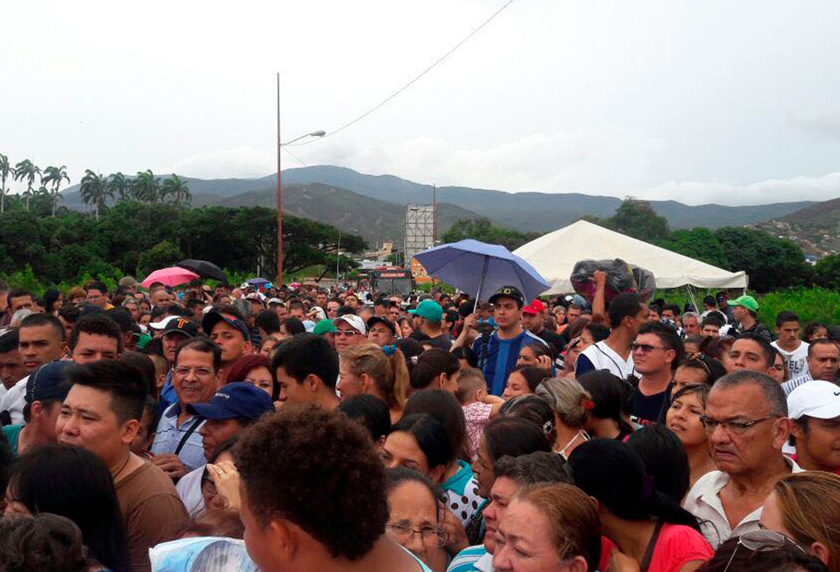 Venezolanos en la frontera colombo-venezolana en Cúcuta