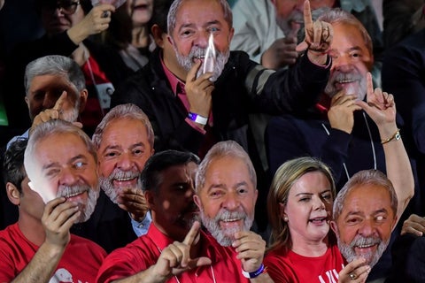 El PT inscribe la candidatura presidencial de Lula y espera a la Justicia