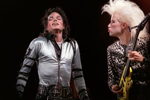 Michael Jackson en un concierto en Parc des Princes en París (1988)