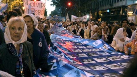 Abuelas de Plaza de Mayo.