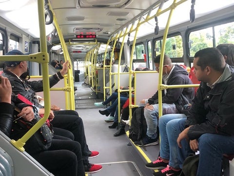 Interior de articulado de Transmilenio