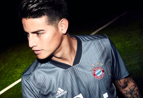 James con la camiseta del Bayern Múnich 2018-2019