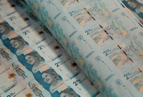 Billetes de dos mil pesos colombianos