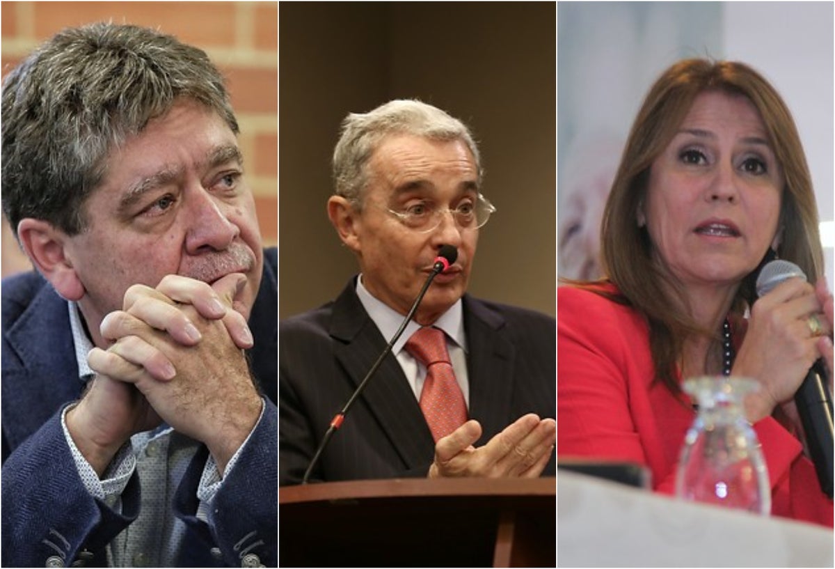 Bruce Mac Master, presidente de la Andi; el senador Álvaro Uribe y Griselda Restrepo, exministra de Trabajo