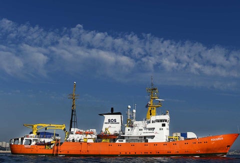 Buque Acuarious transporta 141 migrantes