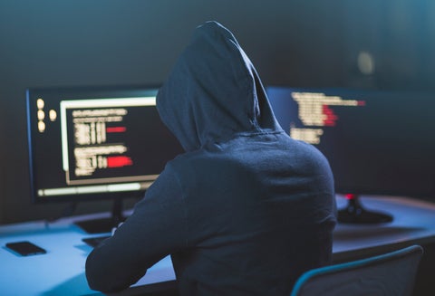 El cibercrimen sigue en aumento, razón por la que las personas deben estar prevenidas con su información en la red