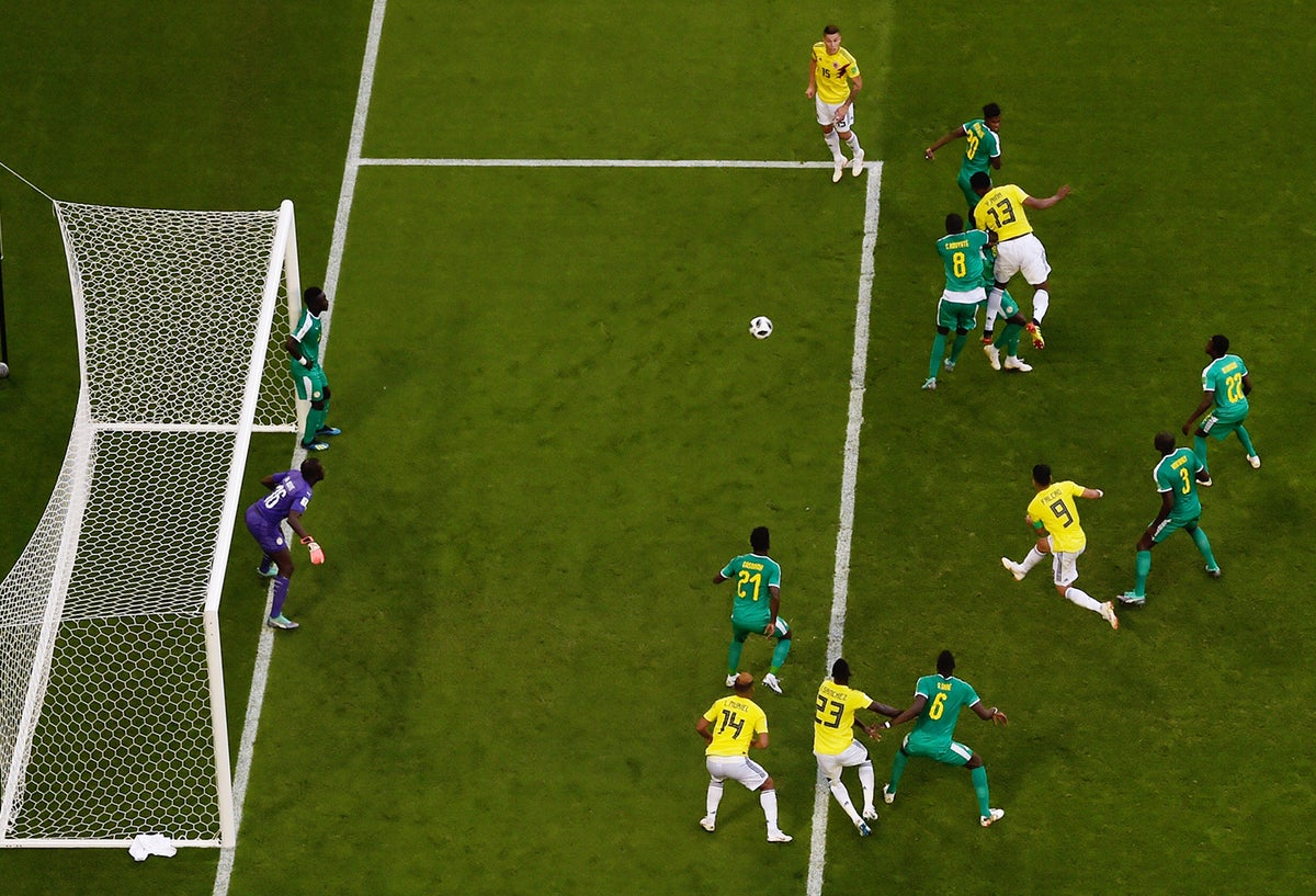 El momento del gol de Yerry Mina en el Colombia vs Sengal de Rusia 2018, el 28 de junio en el Estadio Samara Arena