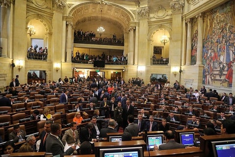 Un representante tildó a su compañera de "zorrita".