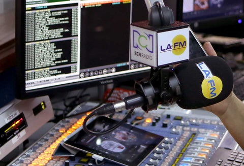 Consola LA FM