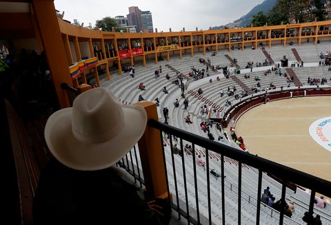 Espectadores en la Plaza de Toros de la Santamaría