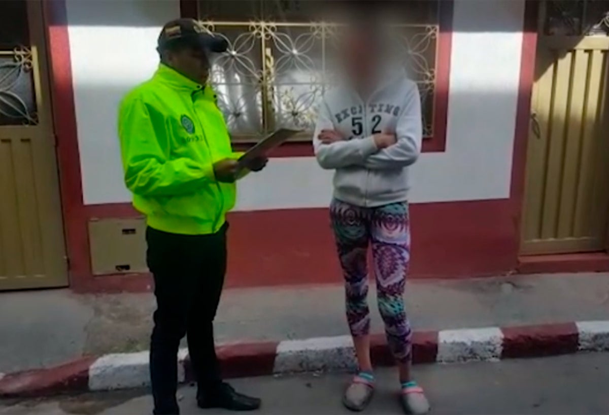 Una de las mujeres detenidas por el Gaula de la Policía en Bogotá