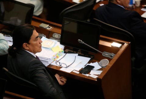 El senador Gustavo Bolívar insiste en el retorno de la tortura al país