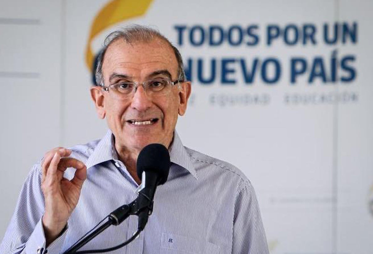 “Márquez y Paloma (Valencia) actúan como esos soldados japoneses perdidos en el monte sin darse cuenta que la guerra había terminado”, dijo Humberto de la Calle.