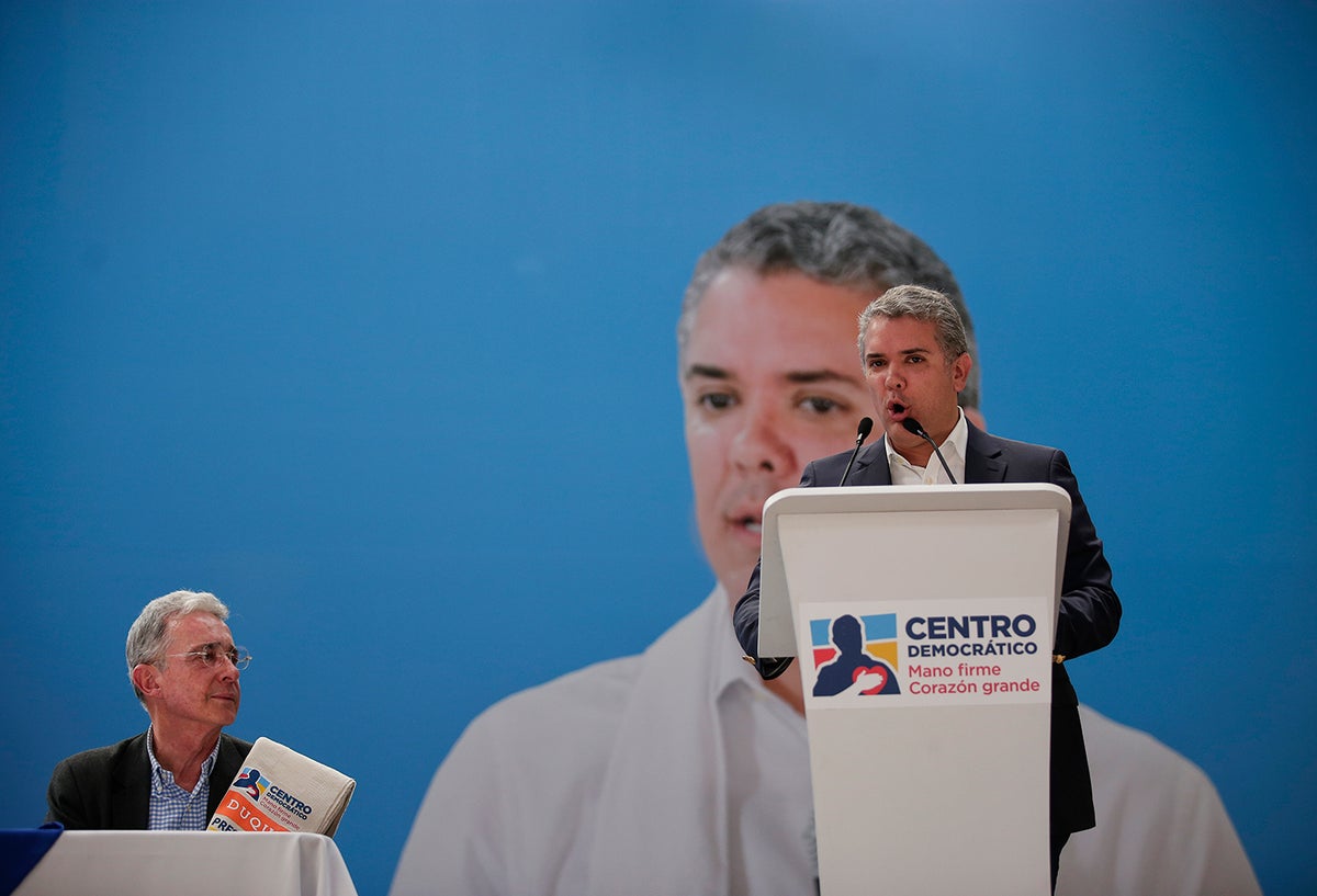 El senador Álvaro Uribe se ha convertido en el defensor a ultranza del presidente Iván Duque