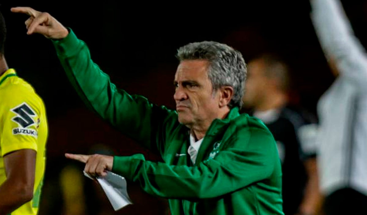 Juan Manuel Lillo en su etapa como técnico de Atlético Nacional