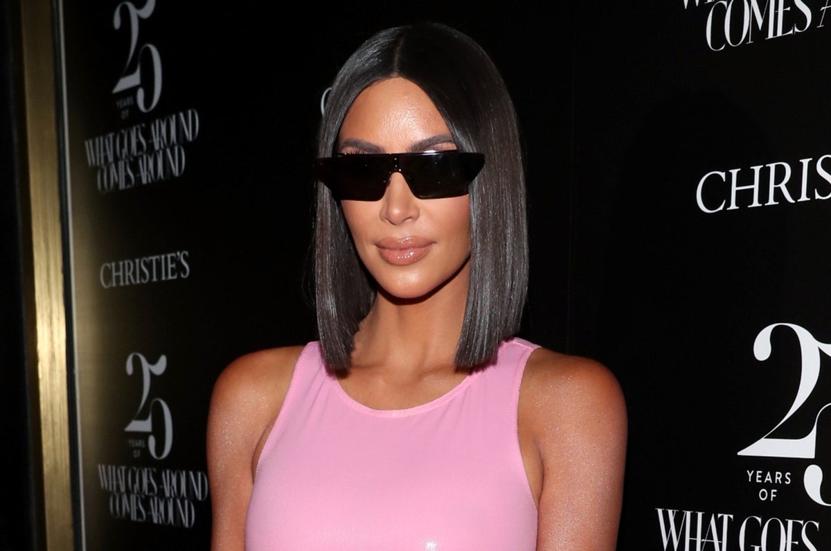Kim Kardashian causa polémica con un aterrador collar