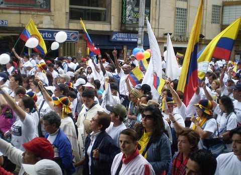 Los organizadores argumentaron que marchan por el asesinato de líderes sociales en Colombia