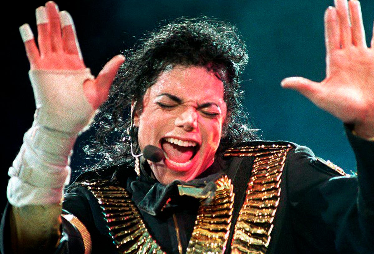 Michael Jackson durante una presentación en Singapore de 1993 (Dangerous Tour)