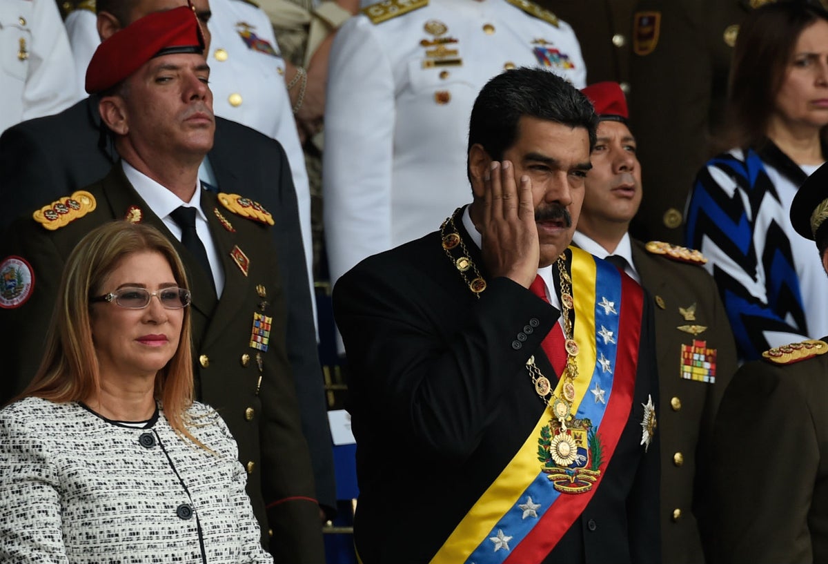 Cilia Flores y Nicolás Maduro durante la conmemoración de los 81 años de la creación de la Guardia Nacional Bolivariana, en Caracas (Venezuela)