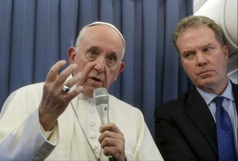 Papa Francisco en el avión