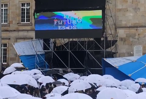 En la posesión de Iván Duque parte de la escenografía se vino al piso