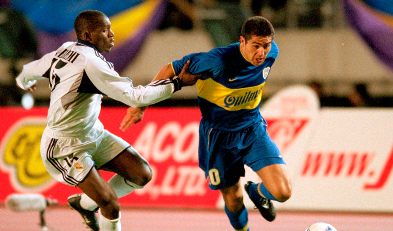 Juan Román Riquelme ante el Real Madrid en la final de la Intercontinental entre Boca y el equipo 'merengue' en el año 2000