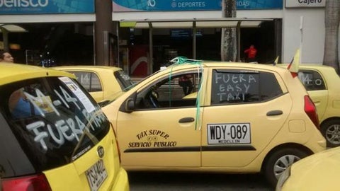 Taxitas de Medellin salen a protestar en contra de Uber y Cabify