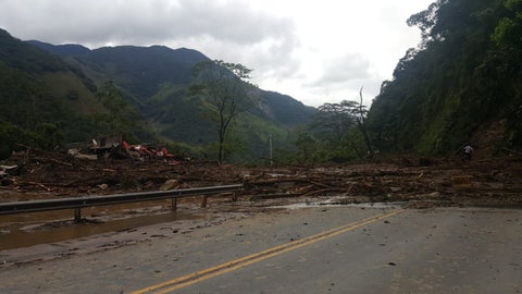 Cierre vía al Llano 5